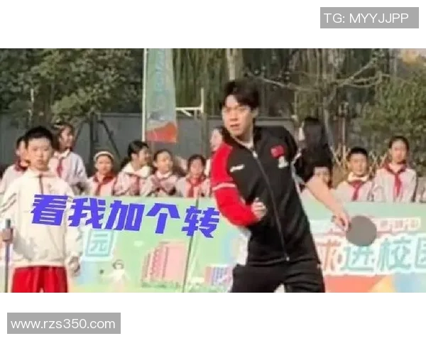 足球明星挑战抓娃娃机趣味视频展现惊人技巧与幽默瞬间