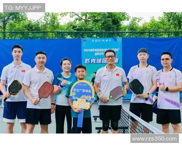 南京网球队在世界锦标赛中的团队协作展现出卓越实力与默契配合