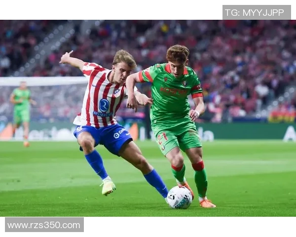 带萨的足球明星们如何在绿茵场上展现个人魅力与团队精神